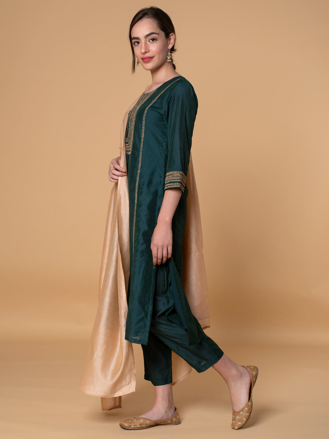 GREEN EMBROIDERED CHANDERI KURTA WITH PANTS